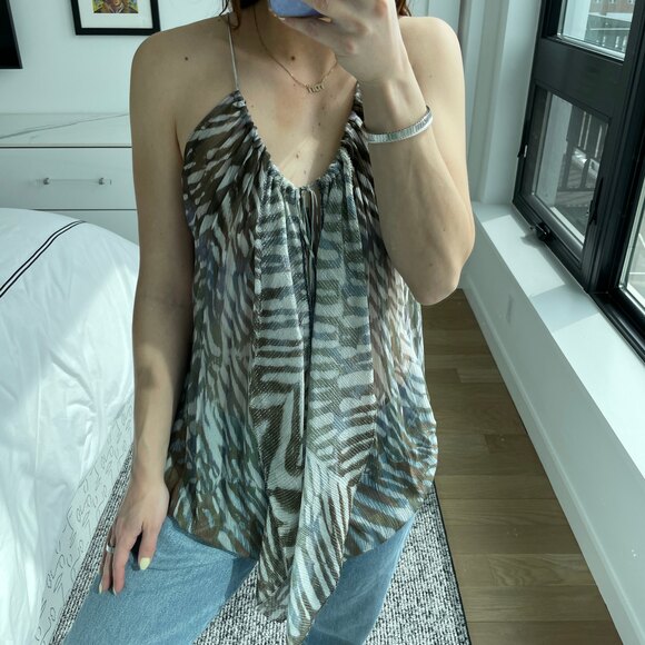 Of Two Minds Printed V-Neck Cami Top - Picture 2 of 7